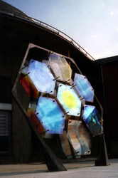 michel STEFANINI - Lycée Jean Durroux, sculpture du parvis, acier inox, hauteur 5,50 métresverre optique traité, calligraphies michel STEFANINI - Lycée Jean Durroux, sculpture du parvis, acier inox, hauteur 5,50 métresverre optique traité, calligraphies