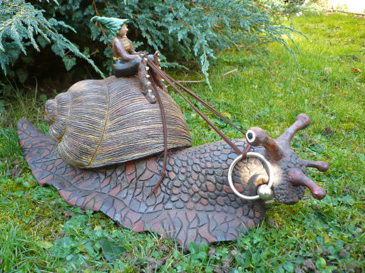 Natacha Ricque - A l'attaque, 26 x 62 x 29 cm, 2007, terre cuite patinée, mors de poney Natacha Ricque - A l'attaque, 26 x 62 x 29 cm, 2007, terre cuite patinée, mors de poney
