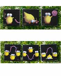 Virginie Gervais-Marchal - Le triptyque poussin et sa sucette ver de terre, le triptyque partie de ver à sauter, acrylique sur mini-châssis 7/7 cm Virginie Gervais-Marchal - Le triptyque poussin et sa sucette ver de terre, le triptyque partie de ver à sauter, acrylique sur mini-châssis 7/7 cm