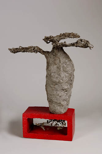 Catherine COLIN - Racines. Mortier pigmenté, grillage. 40x33x27 cm. Catherine COLIN - Racines. Mortier pigmenté, grillage. 40x33x27 cm.