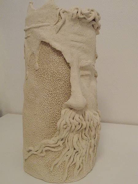 AMAL ELIAS-BAAKLINI - Roi,h:45 cm ,diamètre:30 cm , 2009,Grès cuit,pièce unique . AMAL ELIAS-BAAKLINI - Roi,h:45 cm ,diamètre:30 cm , 2009,Grès cuit,pièce unique .