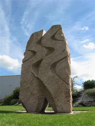 Bernard SAN MIGUEL - Fragment d'un monde à venir ( monumentale granite - 0.60 x 1.80 x 3.00 m - Mairie de Trégastel - 22 Bernard SAN MIGUEL - Fragment d'un monde à venir ( monumentale granite - 0.60 x 1.80 x 3.00 m - Mairie de Trégastel - 22