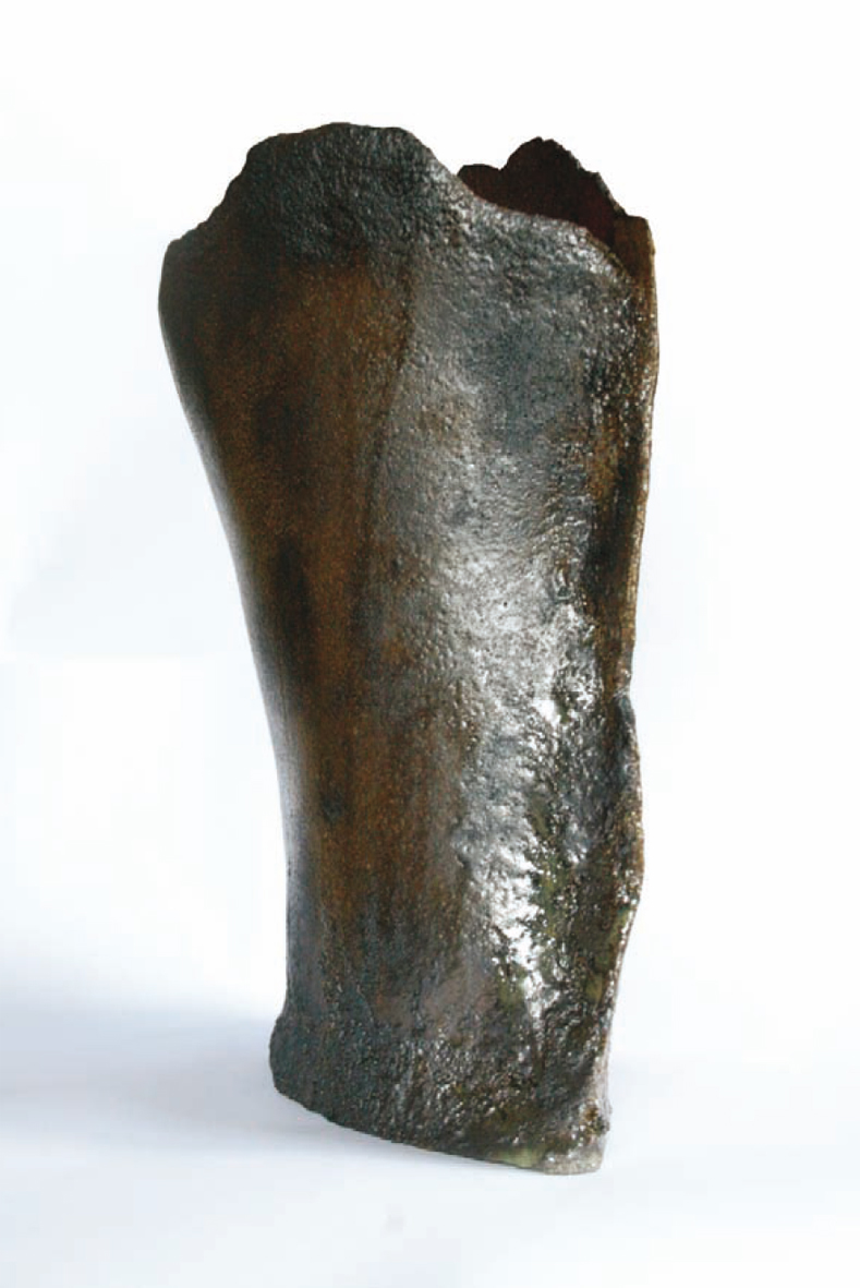 CECILE LISBONIS - ama - 45 cm - 2010 - Grès noir - Oxyde - Email CECILE LISBONIS - ama - 45 cm - 2010 - Grès noir - Oxyde - Email