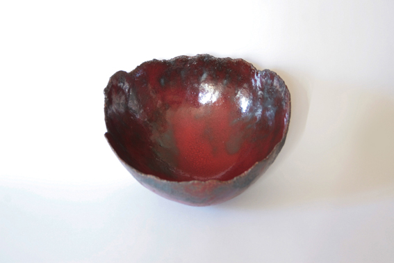 CECILE LISBONIS - hongde - diamètre 16 cm - 2010 - Grès brun - Oxyde - Email CECILE LISBONIS - hongde - diamètre 16 cm - 2010 - Grès brun - Oxyde - Email