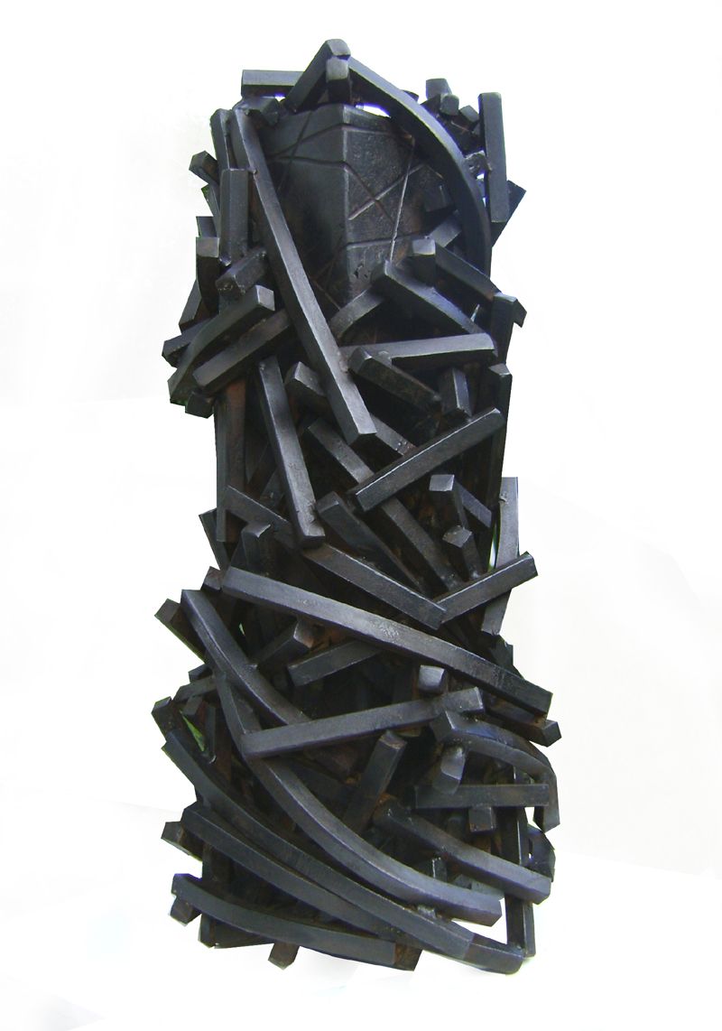 Claire VALVERDE - Attirances, 25x25x65, 2011, acier Claire VALVERDE - Attirances, 25x25x65, 2011, acier