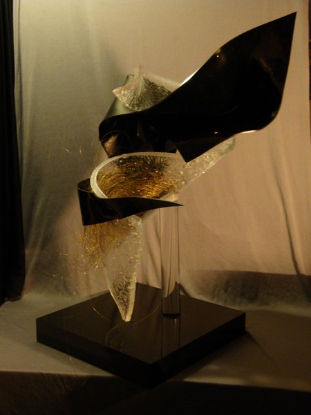 Cristina MARQUES - ZEUS & DANAE - Dim. H. 74 x L. 50 x P. 41 cm - 2009 - Techniques : Empreintes (plexiglas et fils de cuivre). Cristina MARQUES - ZEUS & DANAE - Dim. H. 74 x L. 50 x P. 41 cm - 2009 - Techniques : Empreintes (plexiglas et fils de cuivre).
