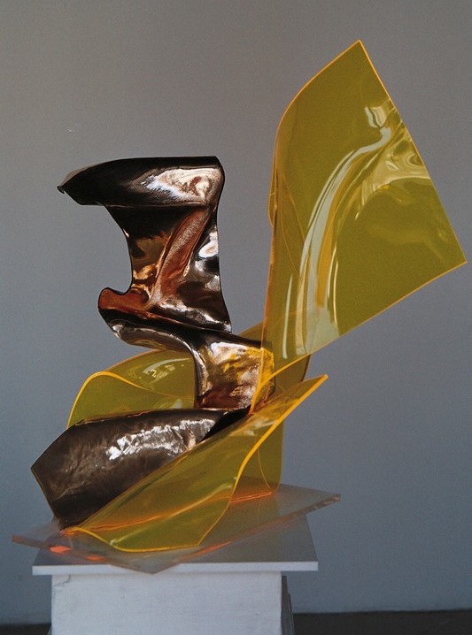 Cristina MARQUES - LE PAPILLON - Dim. H. 62 x L. 60 x P. 42 cm - 2006 - Technique : Bullage (plexiglas). Cristina MARQUES - LE PAPILLON - Dim. H. 62 x L. 60 x P. 42 cm - 2006 - Technique : Bullage (plexiglas).