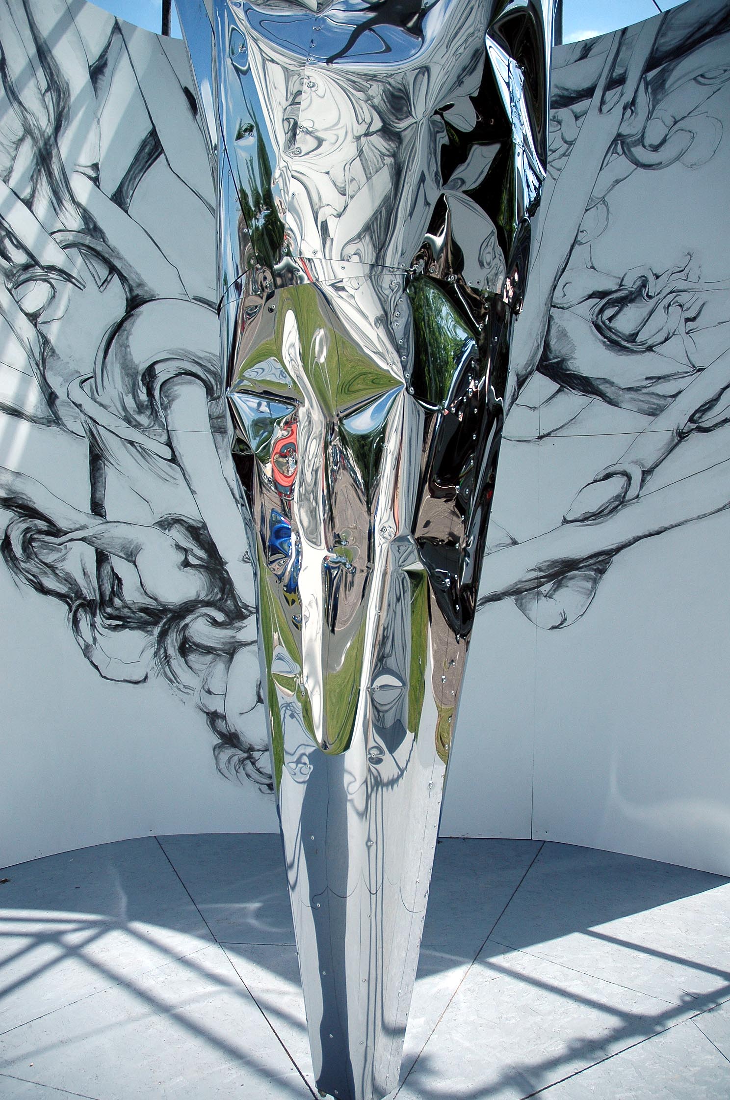 Elisabeth, WELA, Wierzbicka - « Passage suspendu », 2006, hauteur 6 mètres, diamètre 5 mètres,forex, métal, mine de plomb, moteur Elisabeth, WELA, Wierzbicka - « Passage suspendu », 2006, hauteur 6 mètres, diamètre 5 mètres,forex, métal, mine de plomb, moteur