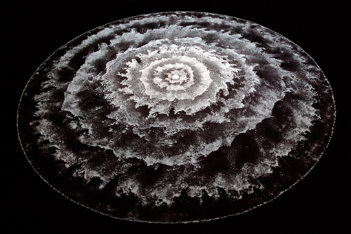 Hui Kiang SENG - Cercle, 60x90cm, 2003,Sel+souffle sur Sol Hui Kiang SENG - Cercle, 60x90cm, 2003,Sel+souffle sur Sol