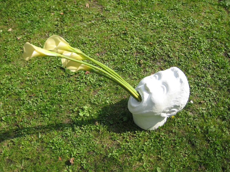 Kye Hwan KIM - Je fais jailli des fleurs, 54×21×71cm, 2009 Kye Hwan KIM - Je fais jailli des fleurs, 54×21×71cm, 2009