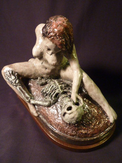 MARTIAL MANDIN - Femme, petite céramique cuisson raku, L 18 cm l 12 cm MARTIAL MANDIN - Femme, petite céramique cuisson raku, L 18 cm l 12 cm