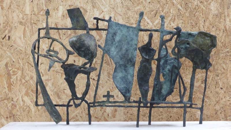 Marc VELLAY - Ils marchaient à trois jambes ((2009), Bronze à patine noir et vert antique, 330 x 110 x 110 Marc VELLAY - Ils marchaient à trois jambes ((2009), Bronze à patine noir et vert antique, 330 x 110 x 110