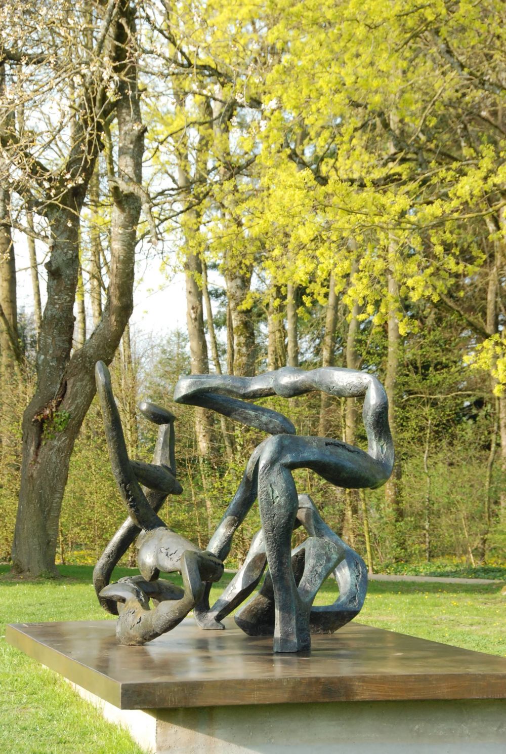Marc VELLAY - Le grand baiser (2007-2008), bronze à patine vert antique et vert olive, 450 x 220 x 190, 1/3 Marc VELLAY - Le grand baiser (2007-2008), bronze à patine vert antique et vert olive, 450 x 220 x 190, 1/3