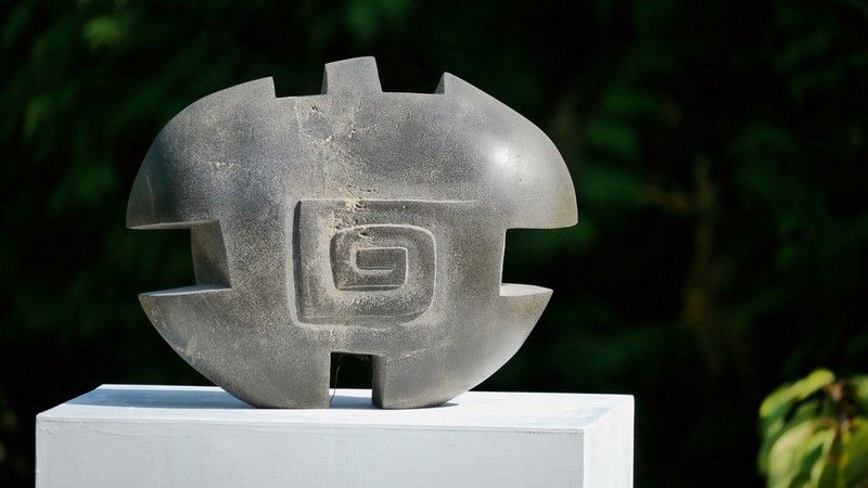 Nathalie Cirino - Equilibre IV, calcaire, platane Nathalie Cirino - Equilibre IV, calcaire, platane