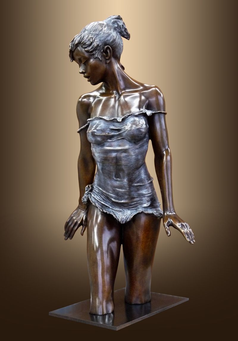Nella Buscot - La Volga, 2009, bronze, 89 cm. Nella Buscot - La Volga, 2009, bronze, 89 cm.