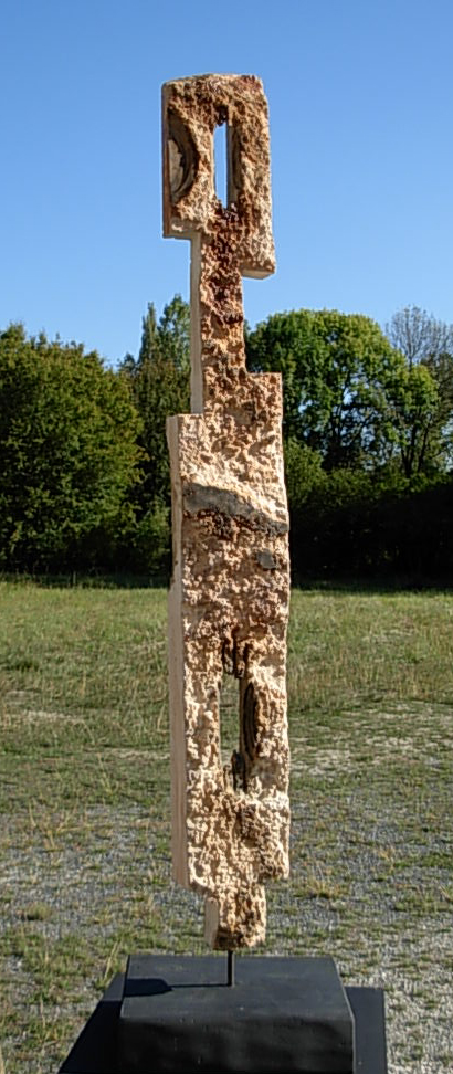 Pierre CARCAUZON - Visible / Invisible 2010, h: 165 cm, pierre de Brouchaud oxydée (24) collection privée. Pierre CARCAUZON - Visible / Invisible 2010, h: 165 cm, pierre de Brouchaud oxydée (24) collection privée.