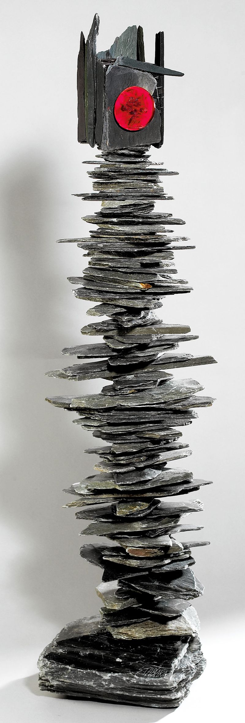 SANDRINE FARGET - INTROSPECTION (2006, 75x20x20 cm) Ardoise & verre. Collection privée. SANDRINE FARGET - INTROSPECTION (2006, 75x20x20 cm) Ardoise & verre. Collection privée.