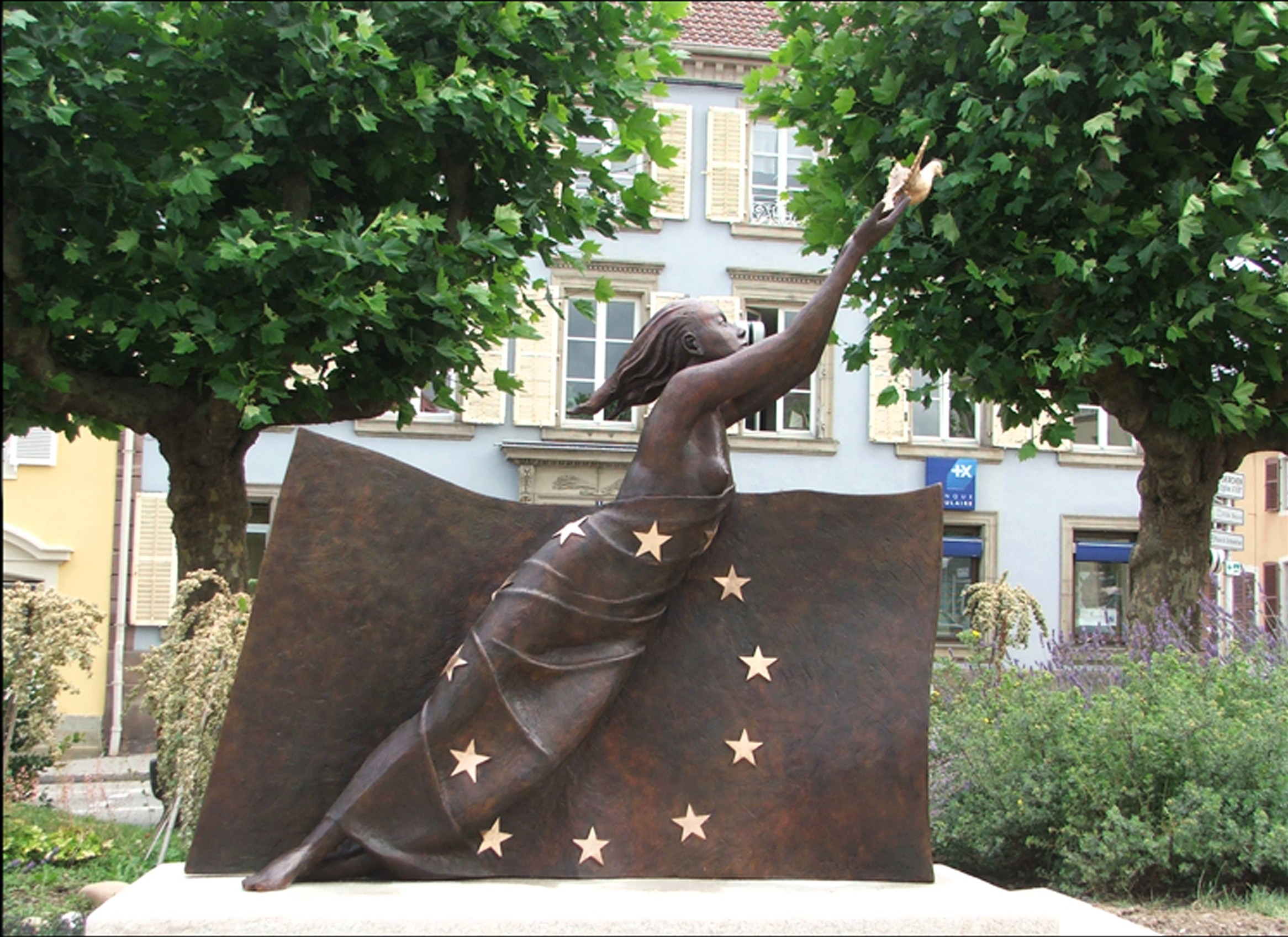 Thierry DELORME - Monument pour la paix (Bronze - Hauteur 1,70 m) - Sarre-Union Thierry DELORME - Monument pour la paix (Bronze - Hauteur 1,70 m) - Sarre-Union