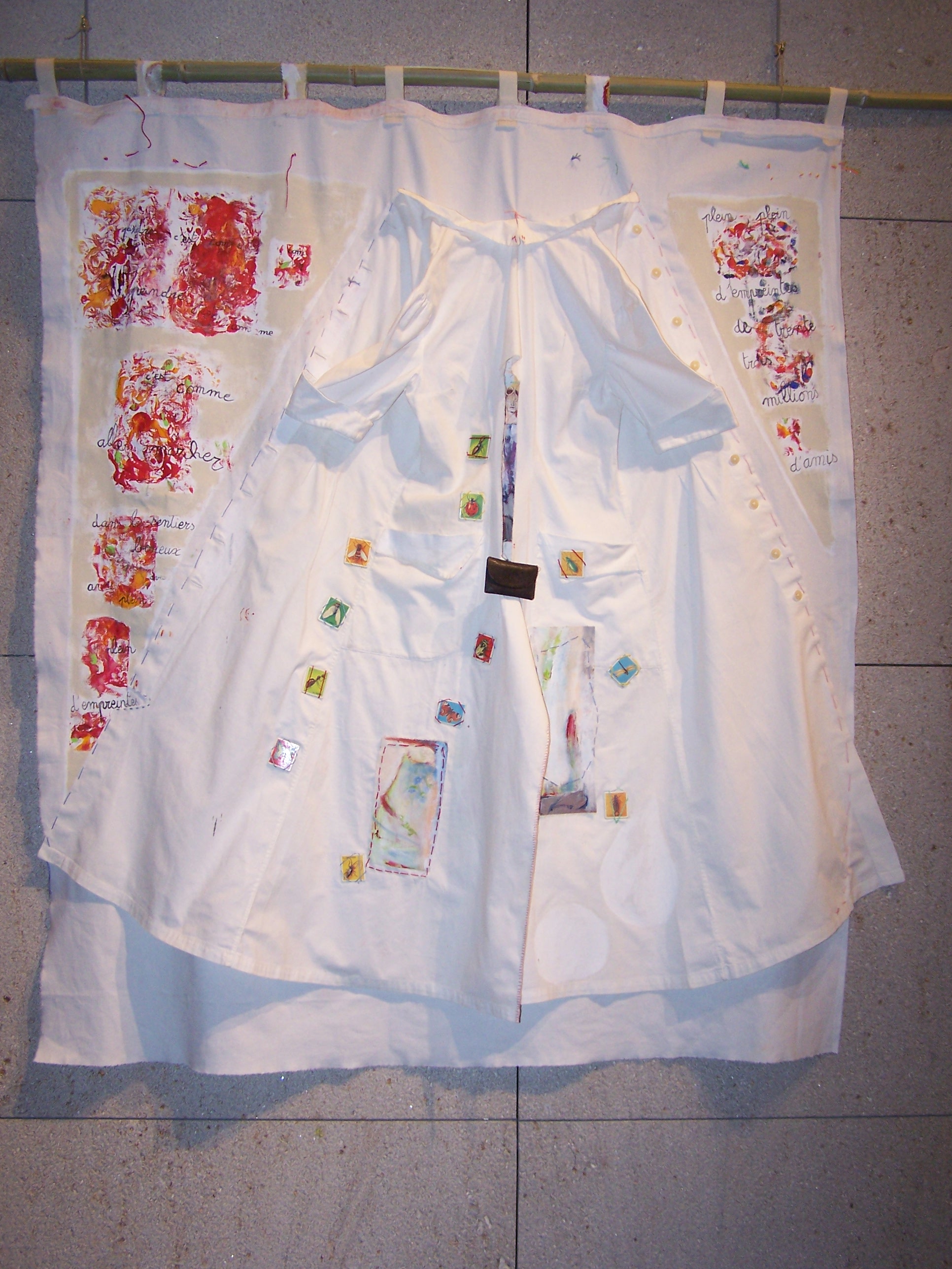 cathy GAGNAIRE - blouse à insectes, couture peinture, draps , 2009 2010 cathy GAGNAIRE - blouse à insectes, couture peinture, draps , 2009 2010