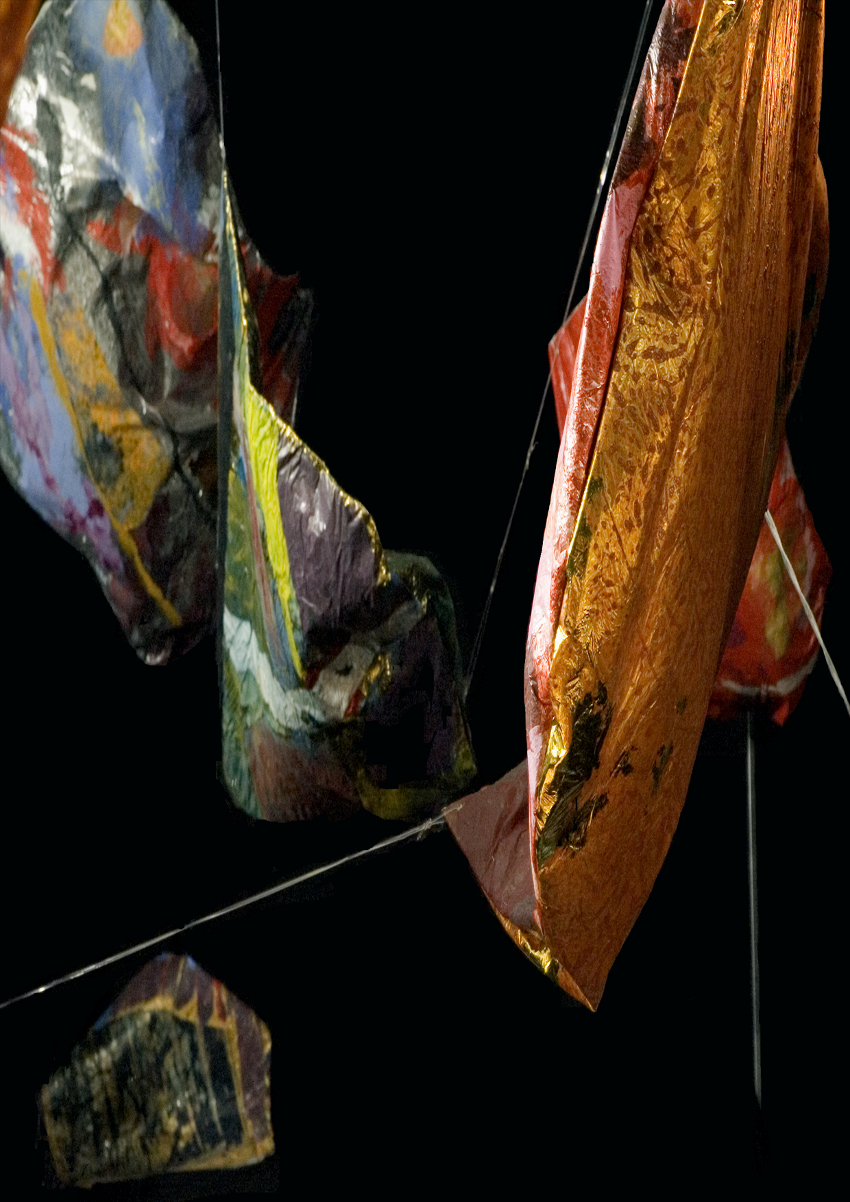 christian Mesnage - Lapeint en scène 5 oeuvres de 120x90x40 à 220x120x60, 2à 4kg, 2010,technique mixte sur couverture de survie marouflée sur toile de coton, mise en volu christian Mesnage - Lapeint en scène 5 oeuvres de 120x90x40 à 220x120x60, 2à 4kg, 2010,technique mixte sur couverture de survie marouflée sur toile de coton, mise en volu