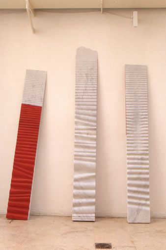 mechthild Kalisky - Echelles, 1998, marbre de Carrare,302x38x15;268x36x12 mechthild Kalisky - Echelles, 1998, marbre de Carrare,302x38x15;268x36x12