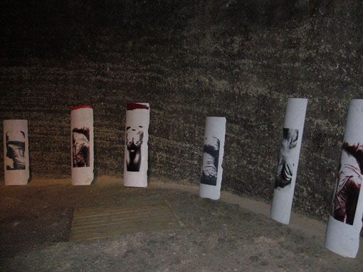mechthild Kalisky - Installation avec bande sonore:'le bruit que font les morts en se retournant dans leurs tombes mechthild Kalisky - Installation avec bande sonore:'le bruit que font les morts en se retournant dans leurs tombes
