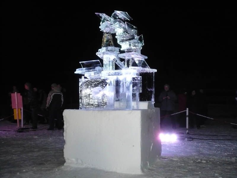 pascal veuillet - Mes-conaissance - sculptures sur glace - Art éphémère 1,90 m x 1m x1,10 m pascal veuillet - Mes-conaissance - sculptures sur glace - Art éphémère 1,90 m x 1m x1,10 m