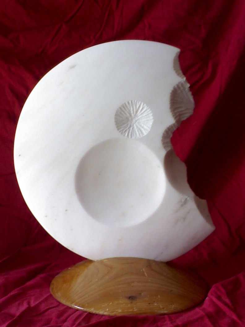 pascal veuillet - Incertitude- h 48 cm l 23 cm L 33,5 cm Marbre de Savoie - sculpture taille directe pascal veuillet - Incertitude- h 48 cm l 23 cm L 33,5 cm Marbre de Savoie - sculpture taille directe