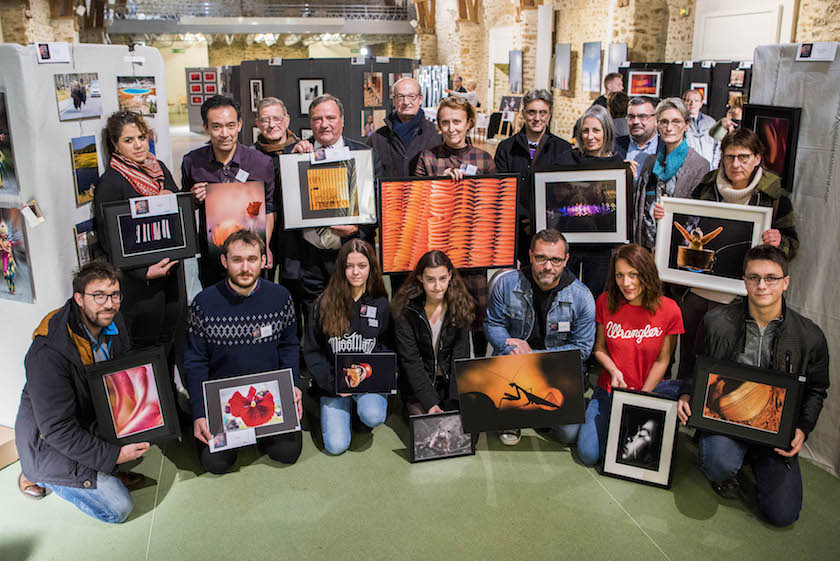 Elisabeth Laplante gagne le prix "PRO" coups de coeur de l'exposition "autour des couleurs du feu"