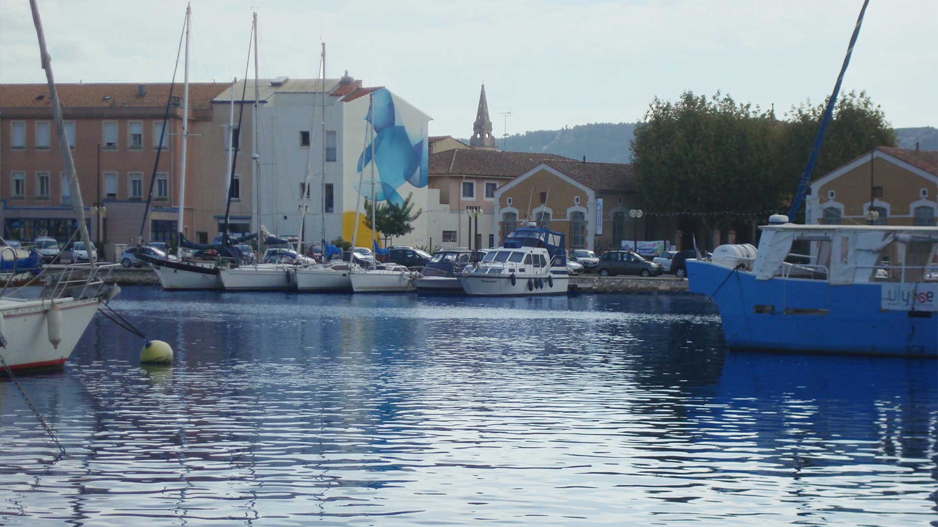 Fresque monumentale et poétique de Guillaume Bottazzi à Martigues, la Venise provençale