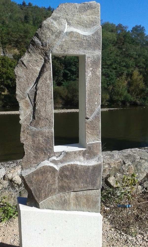 totems-du-jardin-medieval-prieure-de-chamalieres-sur-loire