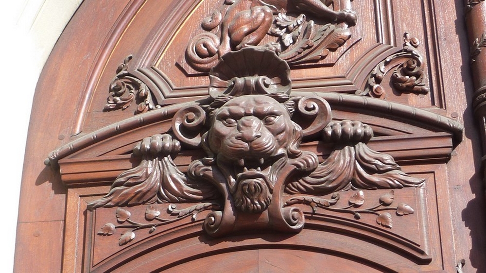 porte-cochere-place-de-lopera-paris