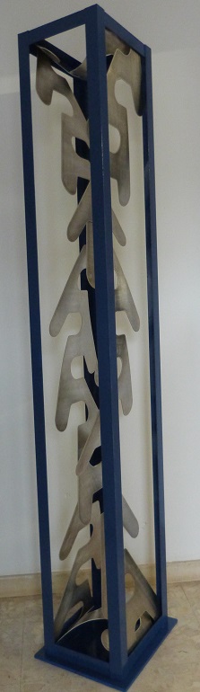 t267sculpture-alu-peint-192x28x33-sur-socle-alu-2