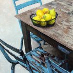 Citrons et vieilles Chaises 