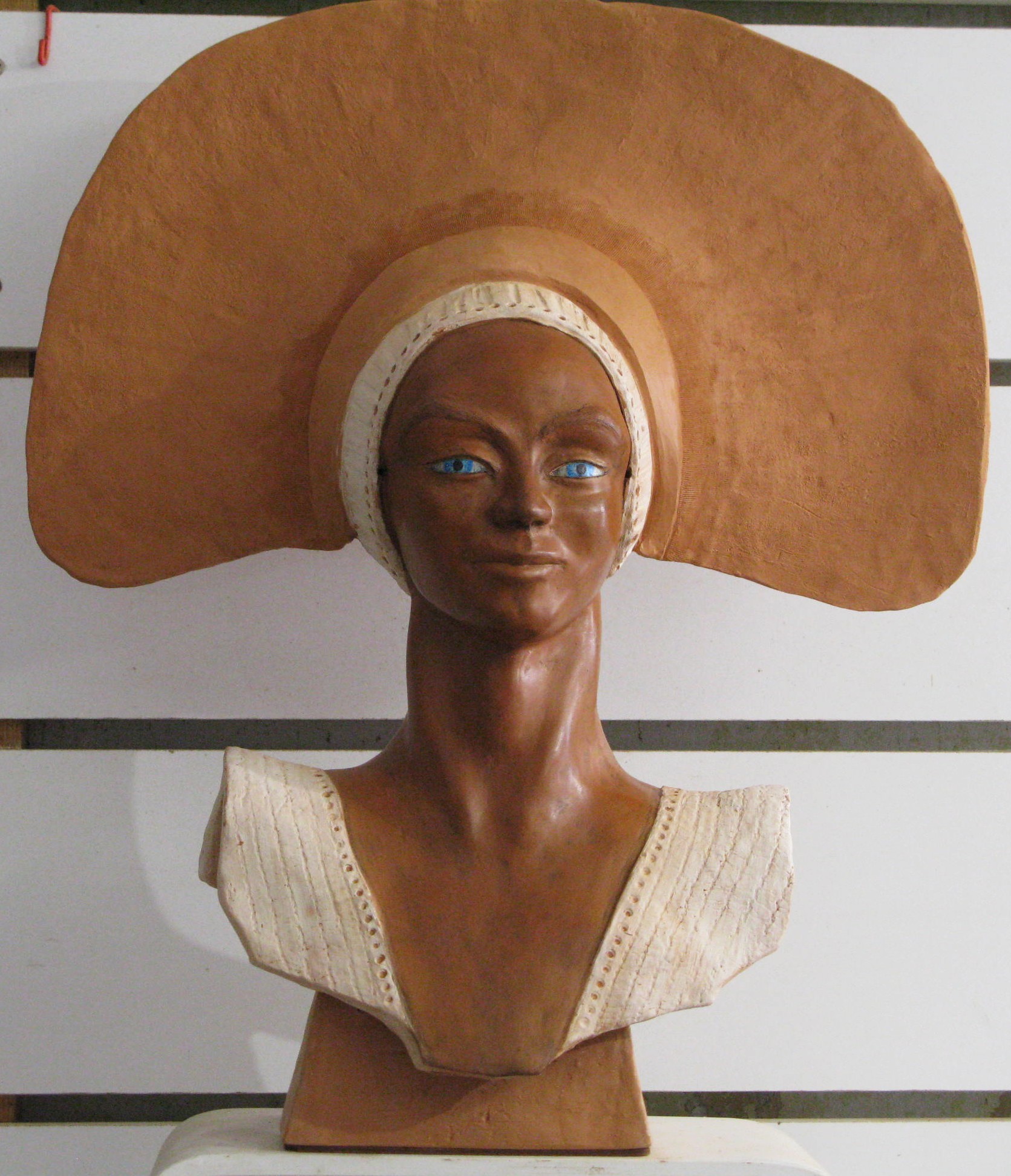femme-a-la-coiffe