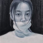 Portrait de TAO ZI se cachant en pull，2021