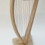 harpe celtique bois et fil de cuivre