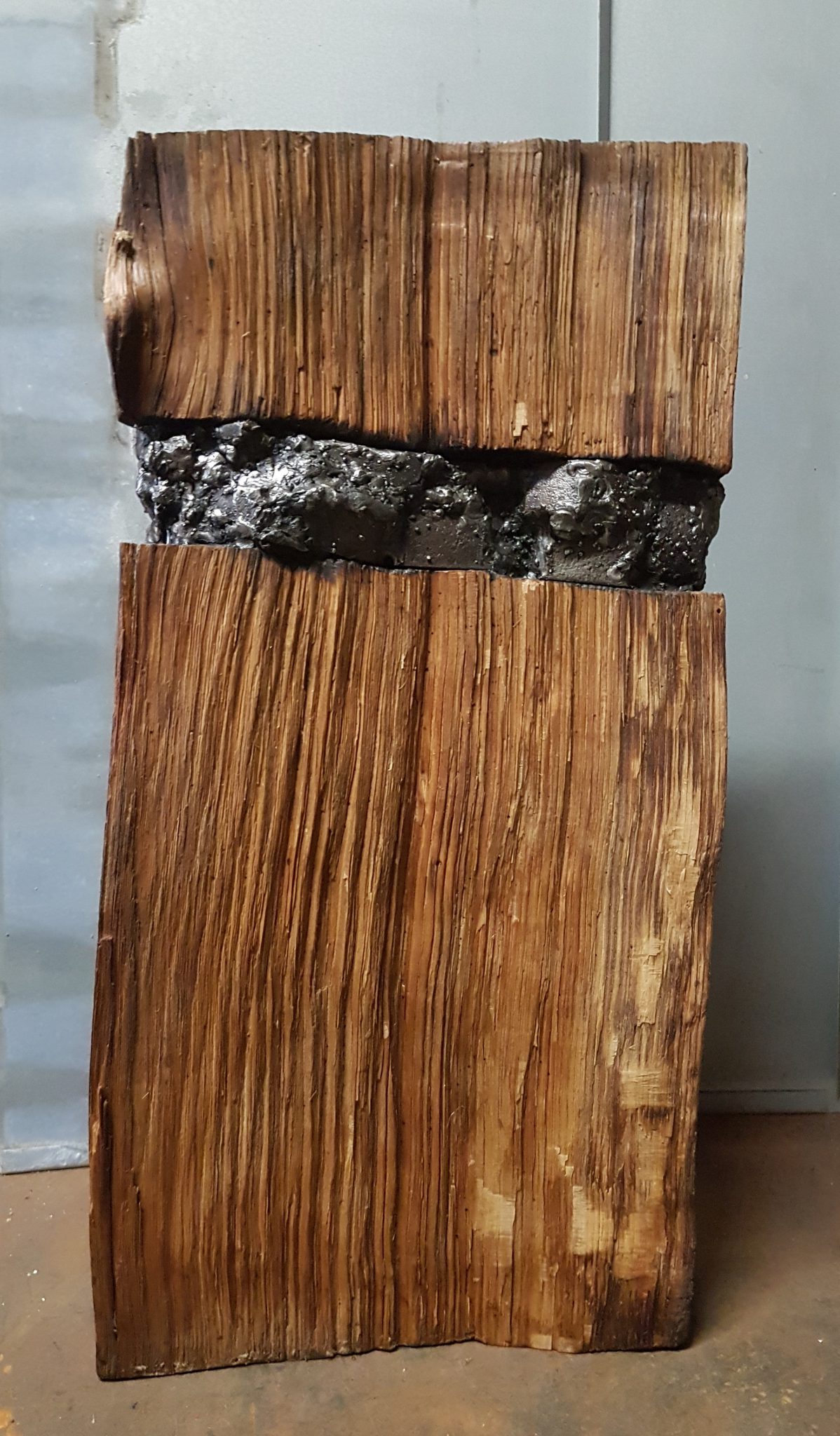 20220820_174116-2022-bois-et-acier-54x27x9-cm