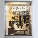 Le Petit Duc, création de la vitrine et visual merchandising à l\'intérieur de la boutique, Paris