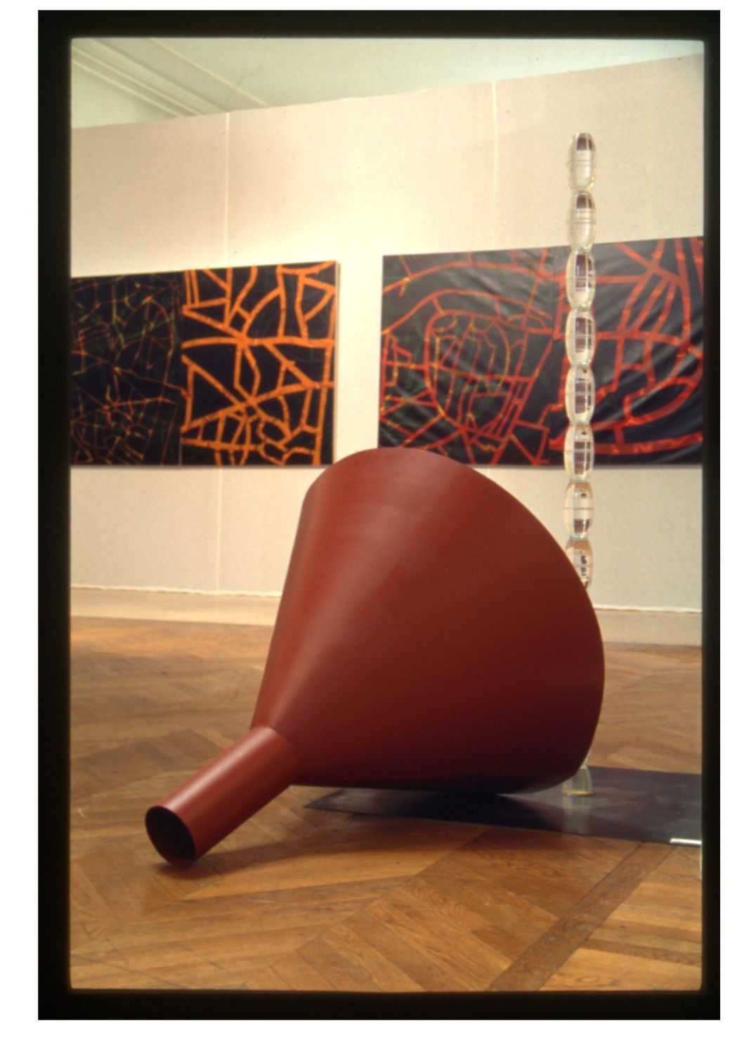 2000_hommage-a-brancusi_colonneentonnoir_verreseauacierantirouille_salondemontrouge