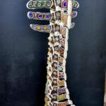 Totem colonne d\'équidé par Joan Breuil