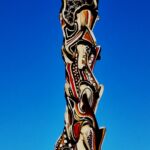 Totem en colonne par Joan Breuil