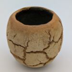 Terre craquelée ronde_grès roux et blanc par Lirzin Claire -Atelier Autour de la Terre