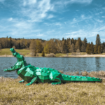 Sculpture alligator en métal de taille réelle - Statue Alligator en acier peint en vert par MAIRE Cyril