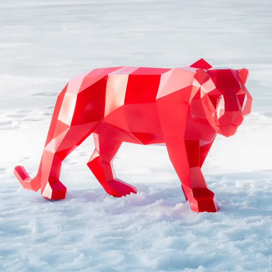 sculpture-tigre-en-acier-statue-tigre-en-metal-peinte-en-rouge