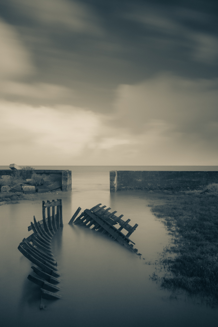 epave-barque-mer-ciel