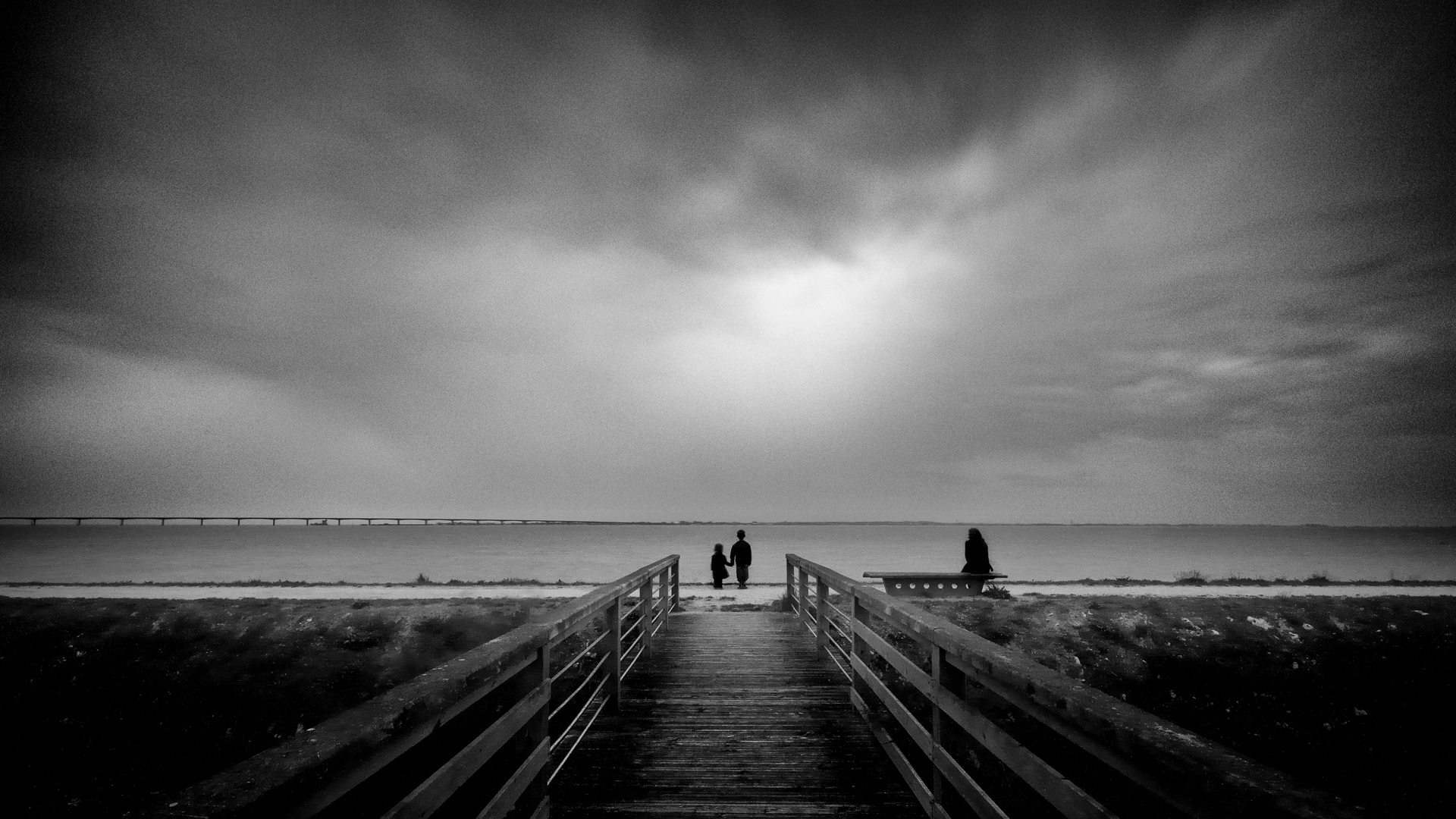 frere-soeur-maman-pont-noir-blanc