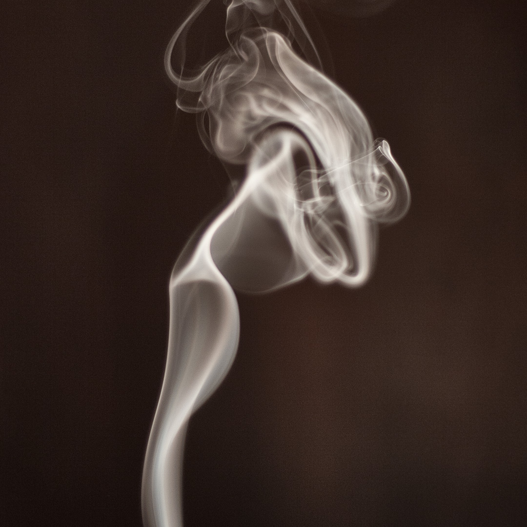 smoke-pin-up