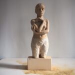 Méditation sur le sable_49x17x12  par Marie-Hélène VALLADE HUET