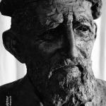 Abbé Pierre buste par G Lartigue